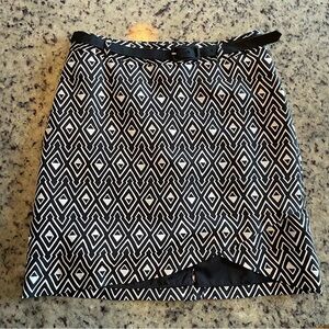 WHBM Geometric Black and White 100% silk Skirt size 6